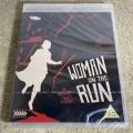 Woman On The Run 2-disc Blu-ray + Dvd Región A / B / 1/2 Academia Arrow Del Reino Unido